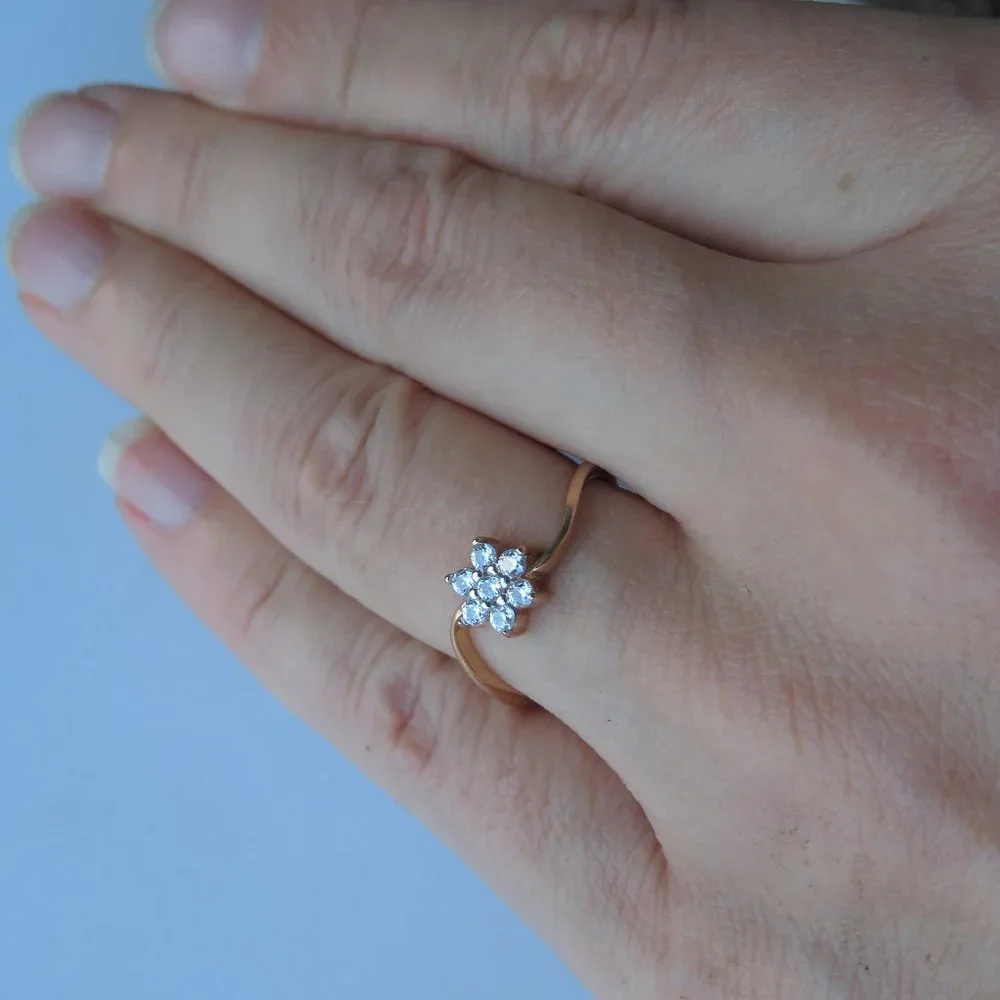 Flower Sparkling Fianite In 14K Rose Gold Ring. Size 7.5